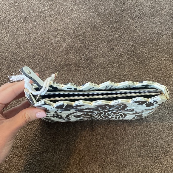 Nahui Ollin Wallet Bag Clutch NWOT Full Zip Black and White Design - Picture 2 of 7